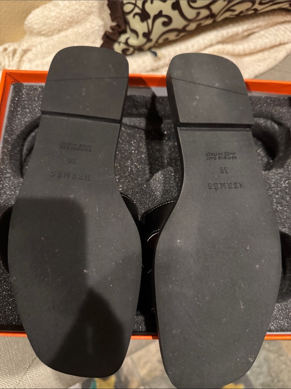 H Black Slide Sandals - Stylish Casual Slip-On - Picture 4 of 13